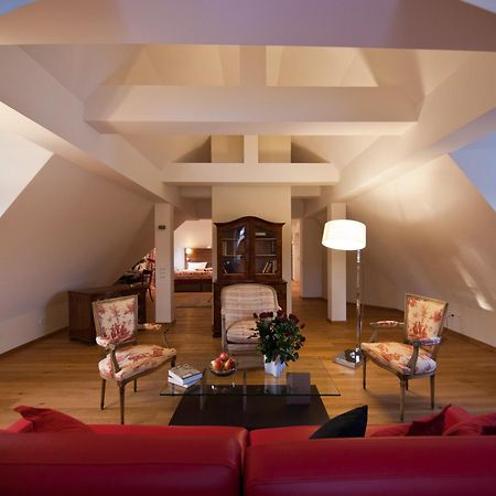 Palac Pakoszow Schlosshotel Wernersdorf Jelenia Góra Kültér fotó The interior of a suite at the Hotel de l'Europe