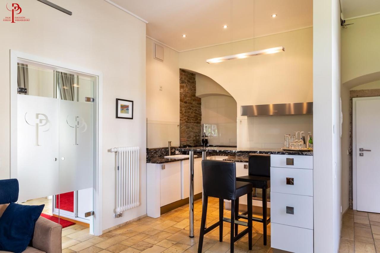 Palac Pakoszow Schlosshotel Wernersdorf Jelenia Góra Kültér fotó A modern open plan kitchen