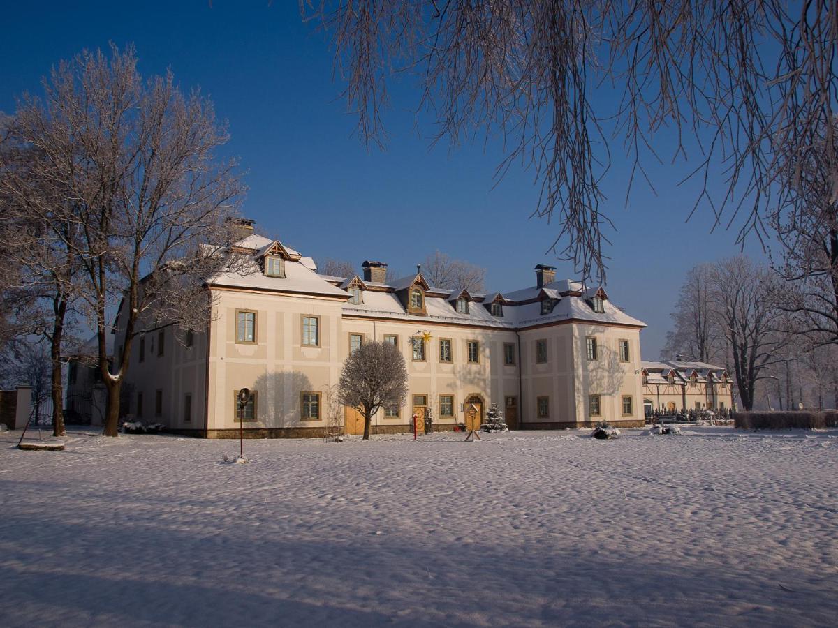 Palac Pakoszow Schlosshotel Wernersdorf Jelenia Góra Kültér fotó The manor house of the former estate of the Order of St John