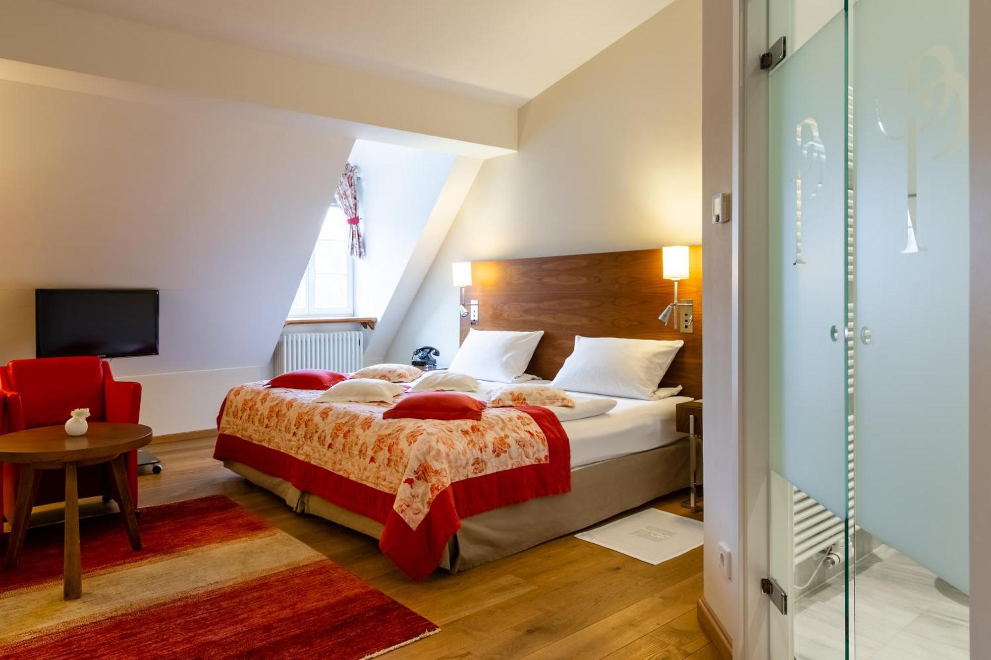 Palac Pakoszow Schlosshotel Wernersdorf Jelenia Góra Kültér fotó A typical room at the Hotel