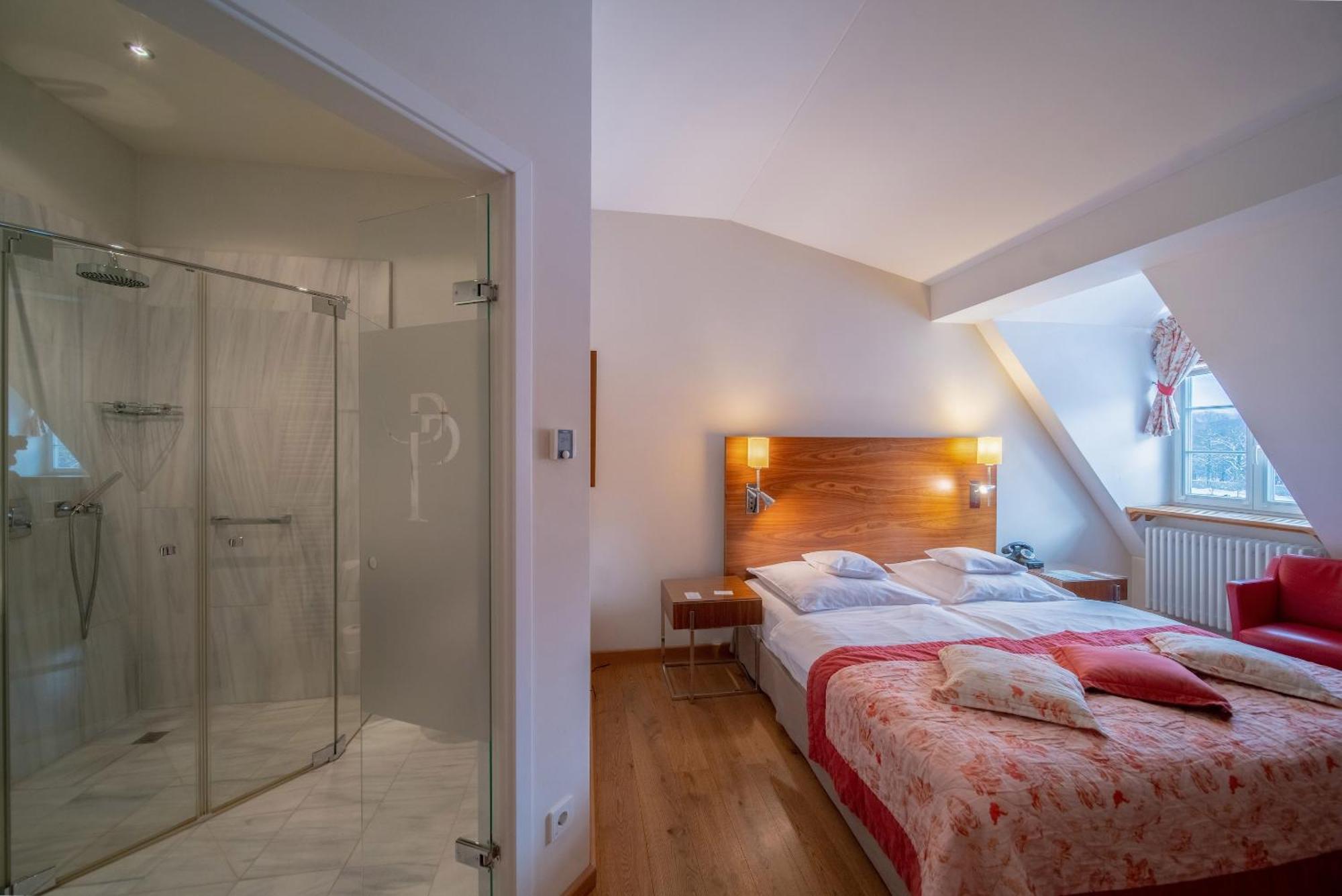 Palac Pakoszow Schlosshotel Wernersdorf Jelenia Góra Kültér fotó A room at the hotel