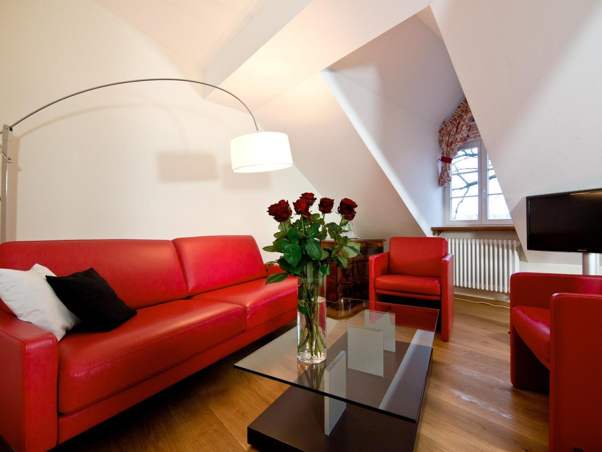 Palac Pakoszow Schlosshotel Wernersdorf Jelenia Góra Kültér fotó A living room in a German apartment