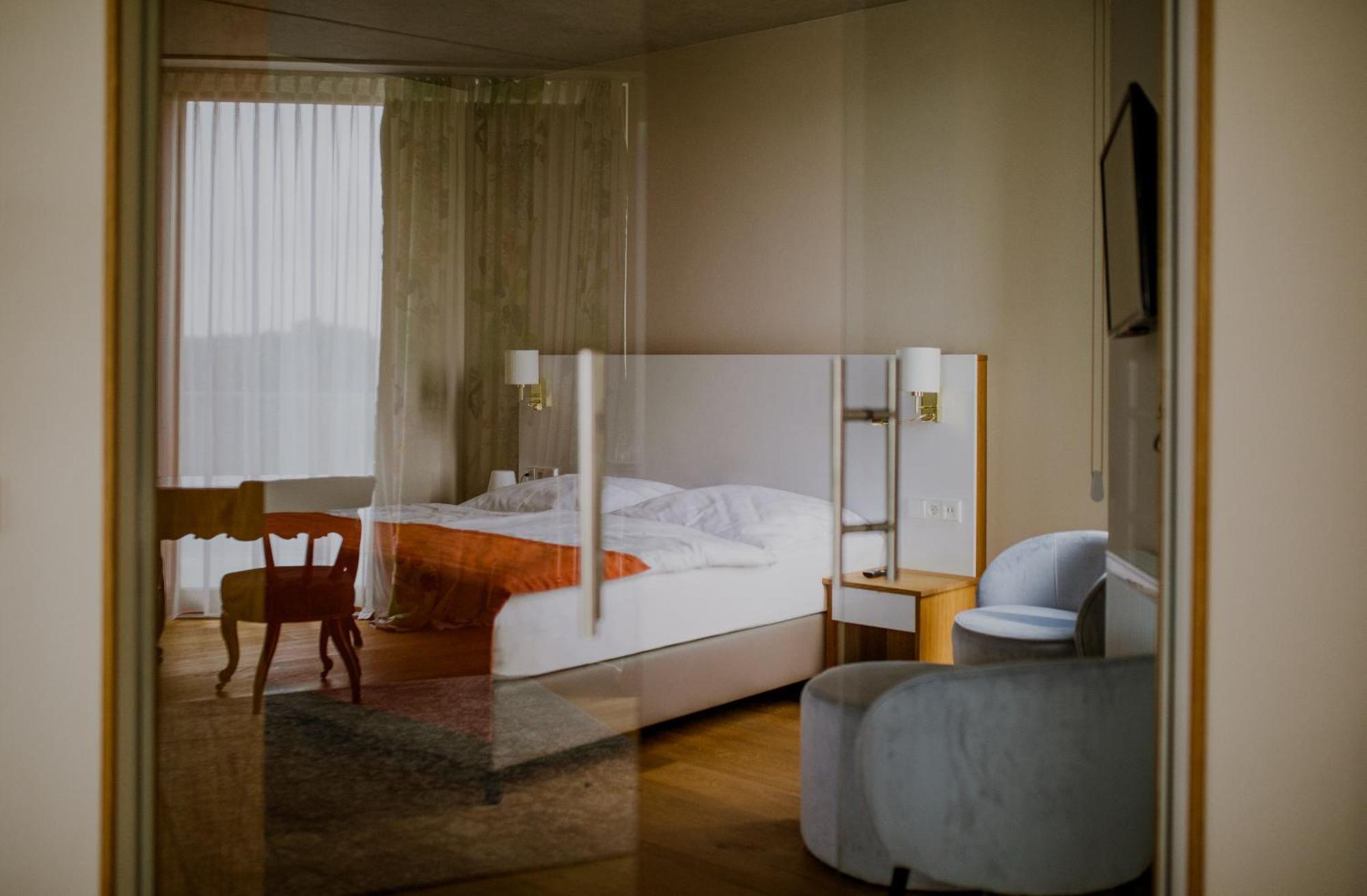 Palac Pakoszow Schlosshotel Wernersdorf Jelenia Góra Kültér fotó A room at the hotel
