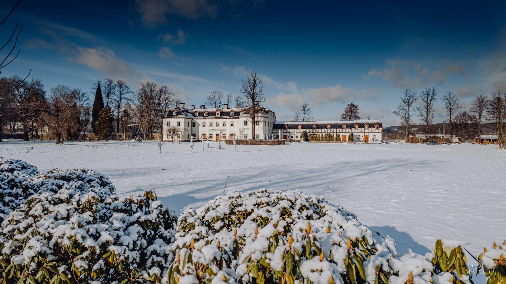 Palac Pakoszow Schlosshotel Wernersdorf Jelenia Góra Kültér fotó The former school site at the former St. Mary's Convent, now the St. Mary's Convent Centre