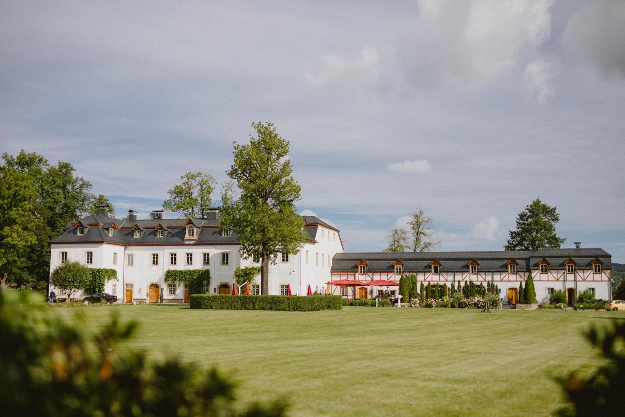 Palac Pakoszow Schlosshotel Wernersdorf Jelenia Góra Kültér fotó The former abbey buildings