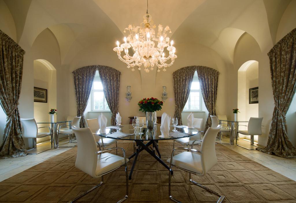 Palac Pakoszow Schlosshotel Wernersdorf Jelenia Góra Kültér fotó The dining room