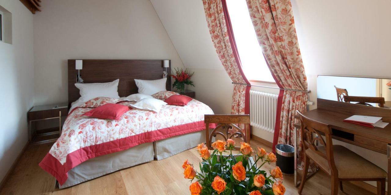 Palac Pakoszow Schlosshotel Wernersdorf Jelenia Góra Kültér fotó A bedroom in the hotel