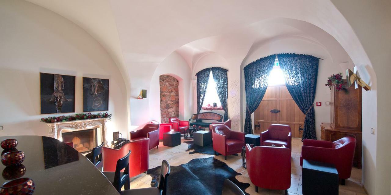 Palac Pakoszow Schlosshotel Wernersdorf Jelenia Góra Kültér fotó The interior of the castle