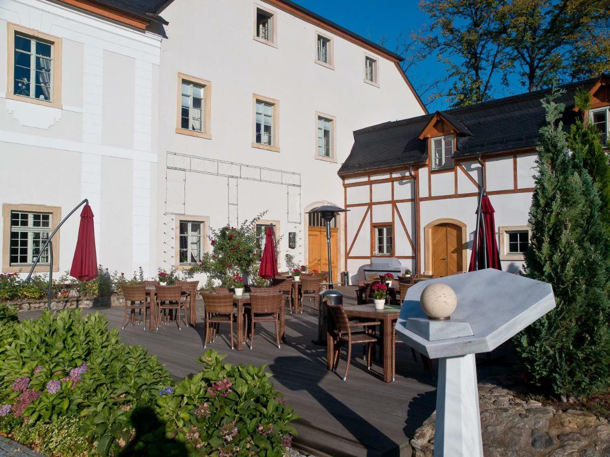 Palac Pakoszow Schlosshotel Wernersdorf Jelenia Góra Kültér fotó The former coaching inn
