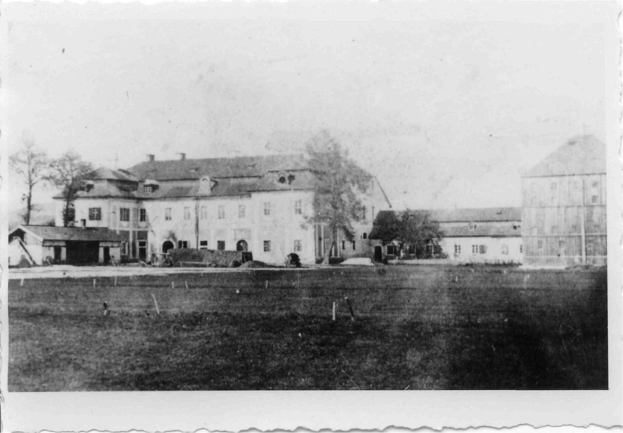 Palac Pakoszow Schlosshotel Wernersdorf Jelenia Góra Kültér fotó The first building of the University of Manitoba, 1878